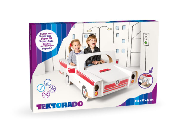 Packaging du kit DIY Tektorado "Super Car", voiture jouet en carton vintage. Enfants souriants à l'intérieur. Dimensions : 145x97x47 cm.